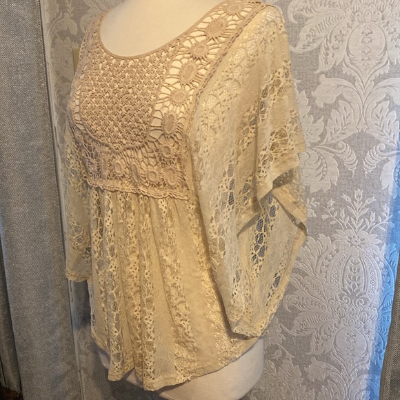 Lace top crème, beige, short sleeves, see-through, gorgeous size small - Picture 5 of 9